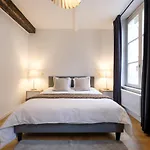 Ilot Sacre Apartments