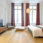 Ilot Sacre Apartments